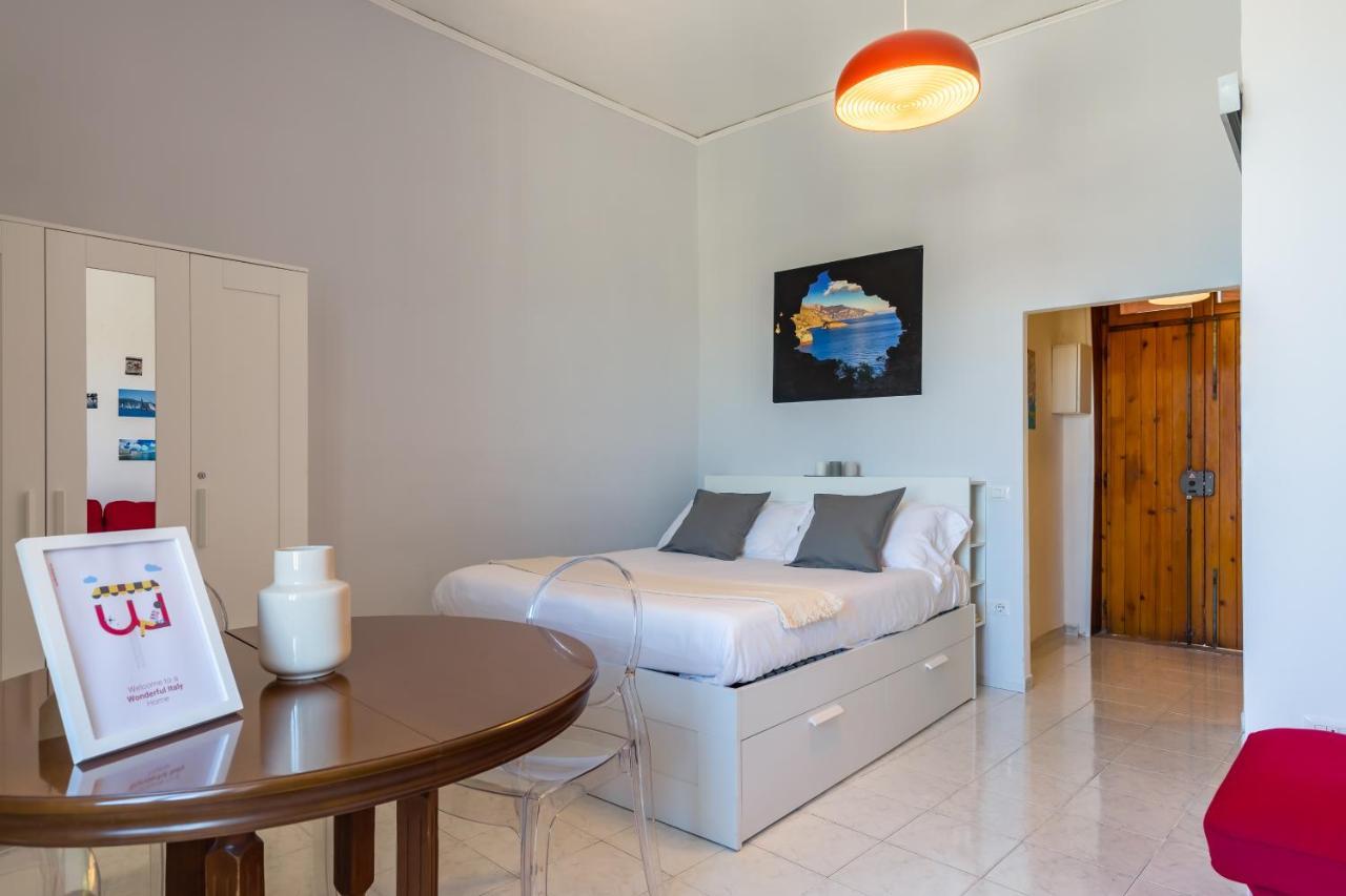 Seaview Apartment In Posillipo By Wonderful Italy Peschiera del Garda Exteriör bild